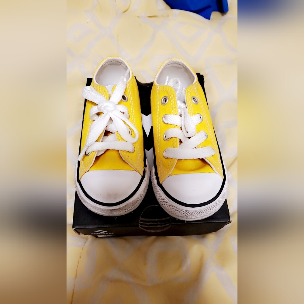 6c yellow converse